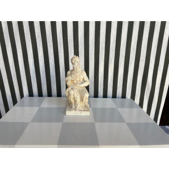 Small Mose Statue - Picture 2 of 5